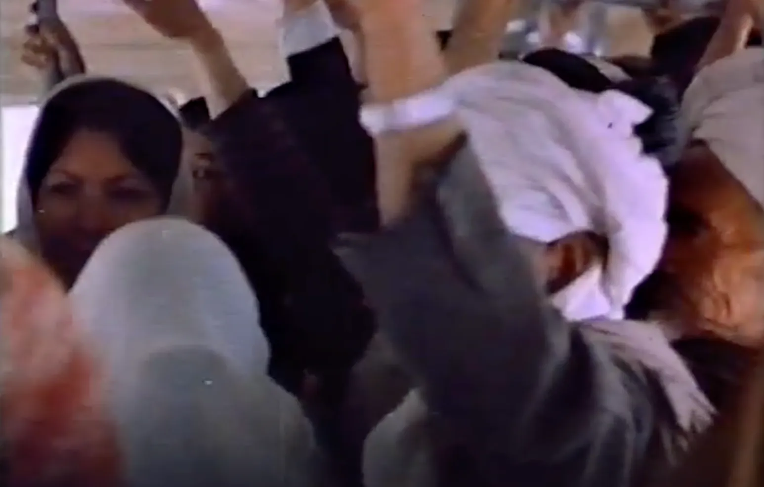 4:23 "آرزو The Wish": Men and women in varying attire crowded on the bus